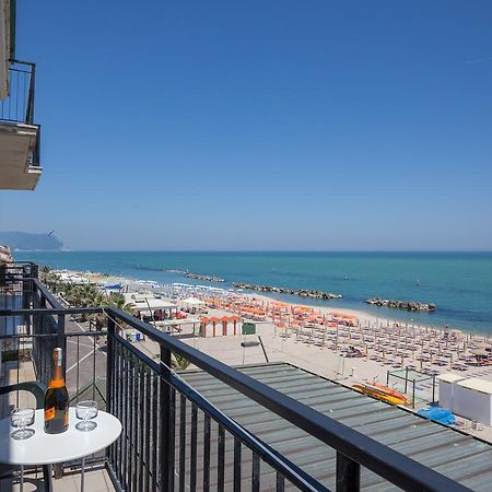 Hotel Bianchi Nicola ปอร์โตเรกานาติ ภายนอก รูปภาพ