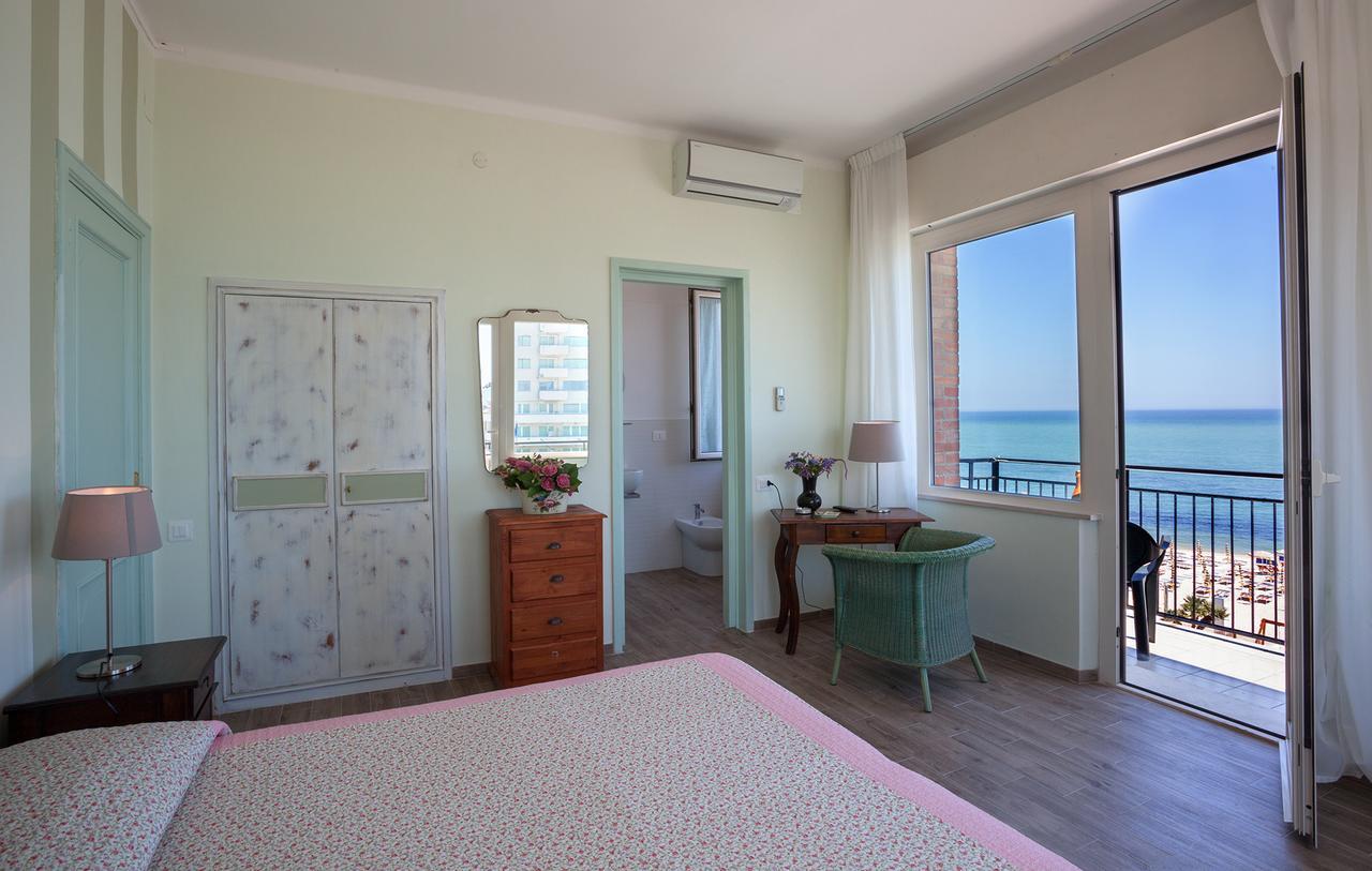 Hotel Bianchi Nicola ปอร์โตเรกานาติ ภายนอก รูปภาพ