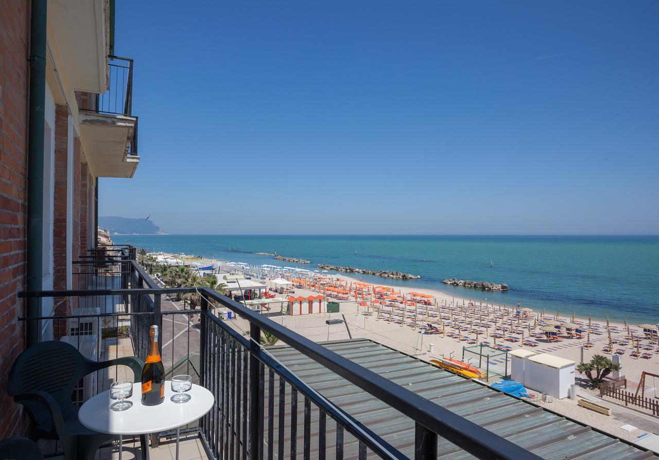 Hotel Bianchi Nicola ปอร์โตเรกานาติ ภายนอก รูปภาพ