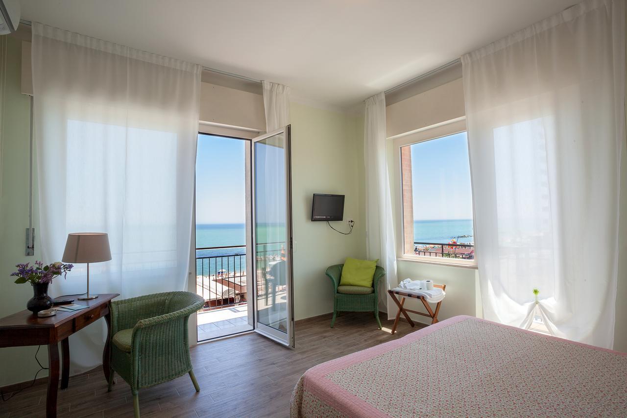 Hotel Bianchi Nicola ปอร์โตเรกานาติ ภายนอก รูปภาพ